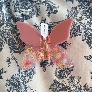 UO butterfly claw clip